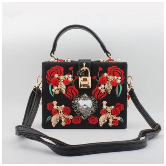 The ELLAMY Embroidery Heart Handbag - Picture 2 of 6